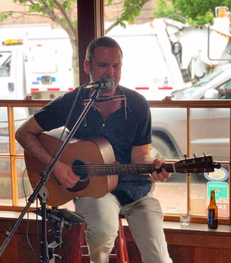 Sean Lee Performs Live at The Rose & Crown